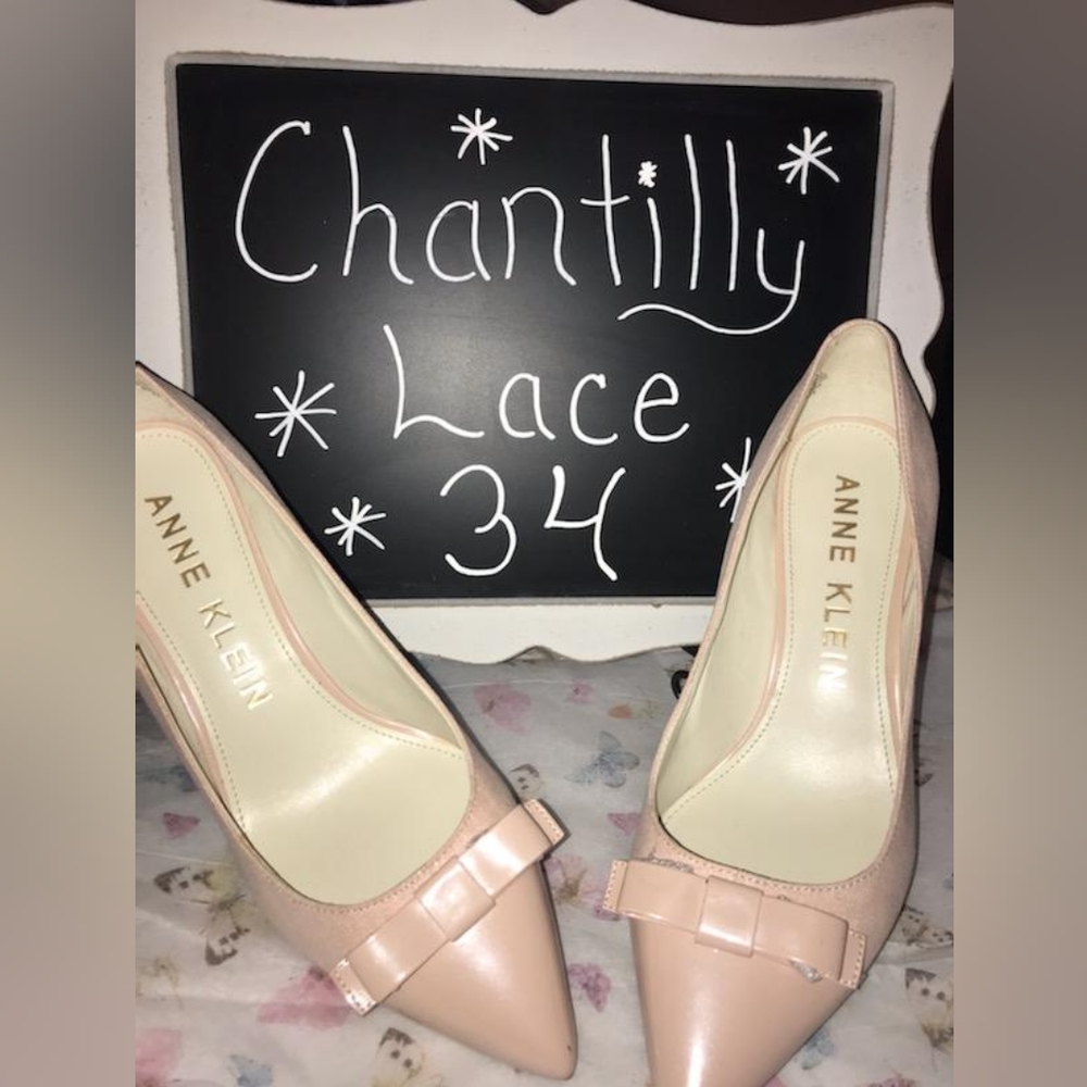 Anne Klein Closed Toe Pump with Bow- Women 8.5